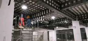 泗阳一商场梁，楼板碳纤维加固施工